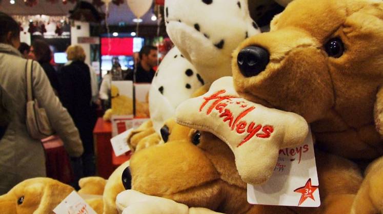 «Траст» потребует признать банкротом управляющую сетью Hamley’s в РФ компанию Александра Мамута