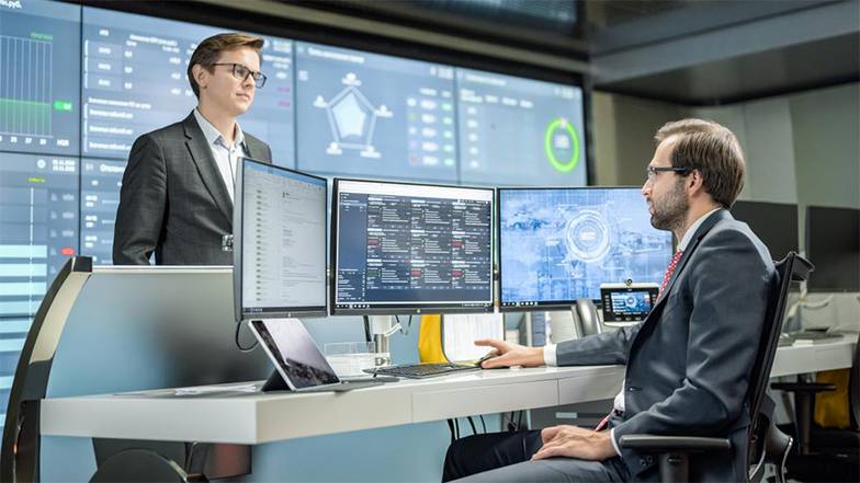 ПАО «Газпром нефть» Работа Центра управления эффективностью нефтепереработки и сбыта (ЦУЭ) в Санкт-Петербурге