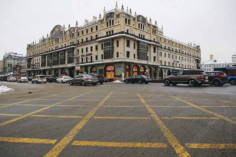 ЯРОСЛАВ ЧИНГАЕВ/ТАСС Столичный пятизвездочный отель «Метрополь» — флагманский отель сети Azimut — был приобретен в 2012 году за 8,8 млрд рублей