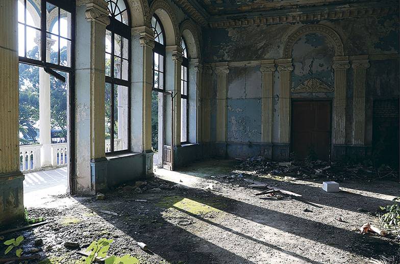 АРТЕМ КОРОТАЕВ/ТАСС «Заброшка» в Абхазии — это по большей части добротные каменные здания с вековой историей