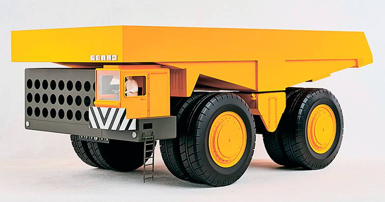  1973 год. Макет 115-тонного самосвала «БелАЗ». Автор: Валентин Кобылинский (ВНИИТЭ)