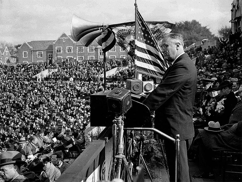 AP PHOTO 32-й президент США Франклин Делано Рузвельт, автор «Нового курса», нацеленного на вывод Америки из Великой депрессии