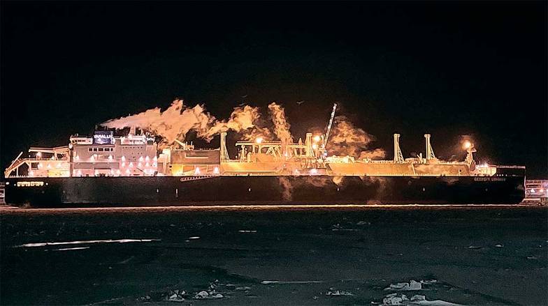 АЛЕКСАНДР ИВАНТЕР Один газовоз вмещает чуть больше 170 тысяч кубических метров СПГ. Загрузка танкера осуществляется за 13 часов