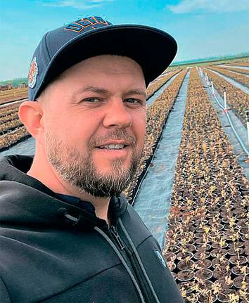 ИЗ ЛИЧНОГО АРХИВА АЛЕКСАНДРА ЛУКЬЯНЧЕНКО Александр Лукьянченко, директор компании «Ягоды Черноземья»: «Европа уже запретила выдачу фитосанитарных сертификатов на саженцы голубики для ввоза в Россию»