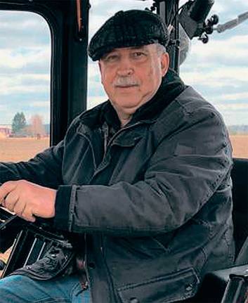 ИЗ ЛИЧНОГО АРХИВА АЛЕКСАНДРА ЖАНДАРОВА Александр Жандаров, генеральный директор плодопитомника «Ягода-малина», построил для голубики подземную систему капельного орошения, в которую входят пруды и насосные станции, а вся технология управляется голландской программой искусственного интеллекта