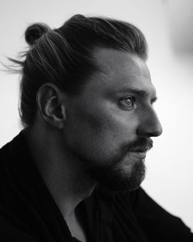 из личного архива Дениса Тагинцева Денис Тагинцев —победитель проекта «Танцы со звездами» на телеканале «Россия 1» в 2016 и 2022 годах, победитель Blackpool Dance Festival в программе Exhibition, гранд-финалист проекта Dance Revolution на Первом канале