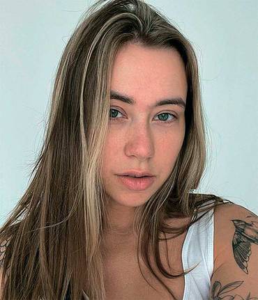  Блогер Александра Митрошина продает курсы по обучению блогерскому мастерству стоимостью от десятков тысяч до полумиллиона рублей