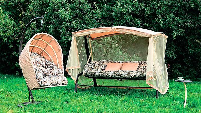  Качели — товар эмоциональный. В России любят орнаменты на ткани — полоски разных цветов, гобелены, принты, в отличие от европейцев, которые выбирают серую и бежевую рогожку, без полосок и розочек