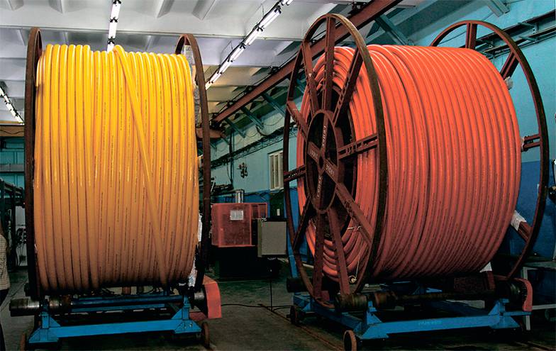 ПРЕДОСТАВЛЕНО КОМПАНИЕЙ Полимерная труба поставляется в бухтах, и это существенно облегчает ее монтаж