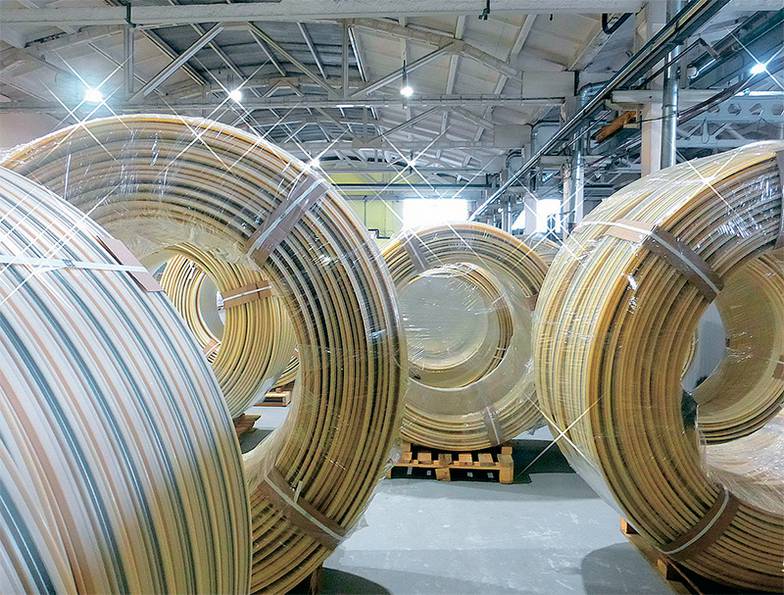 ПРЕДОСТАВЛЕНО КОМПАНИЕЙ Собственная разработка «Полипластика» — «Спиратех», усиленная ПВХ-лента с замковым соединением для санации трубопроводов