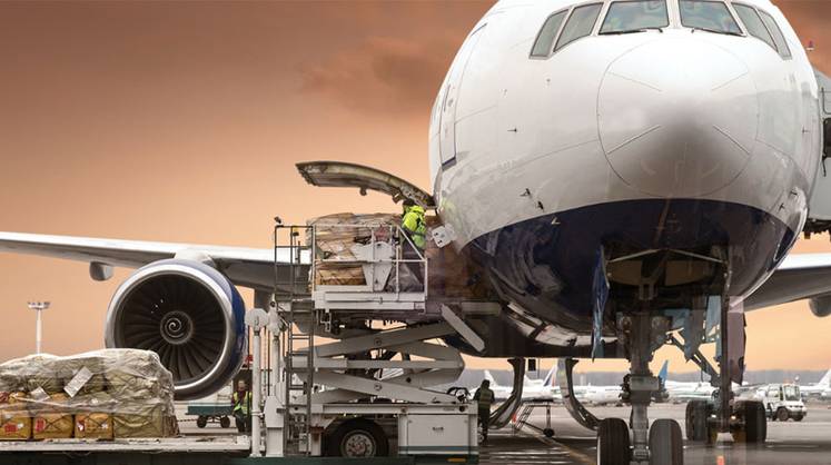 Грузовыми авиаперевозчикам все труднее преодолевать земное притяжение