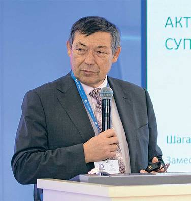 ПРЕСС-СЛУЖБА НЦФМ Сопредседатель секции НТС НЦФМ «Математическое моделирование на супер- ЭВМ экса- и зеттапроизводительности» Рашит Шагалиев рассказывает студентам МГУ Саров о будущем суперкомпьютерных вычислений