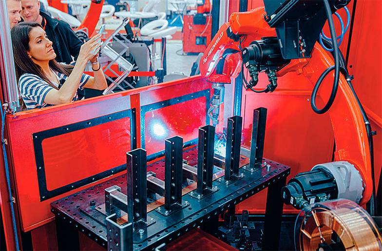 ПРЕДОСТАВЛЕНО КОМПАНИЕЙ «ТЕХНОРЭД» Промышленные роботизированные системы — решение при нехватке кадров