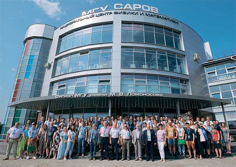 ПРЕСС-СЛУЖБА НЦФМ Участники I Всероссийской школы НЦФМ по физике высоких энергий и ускорительной технике перед учебным блоком МГУ Саров