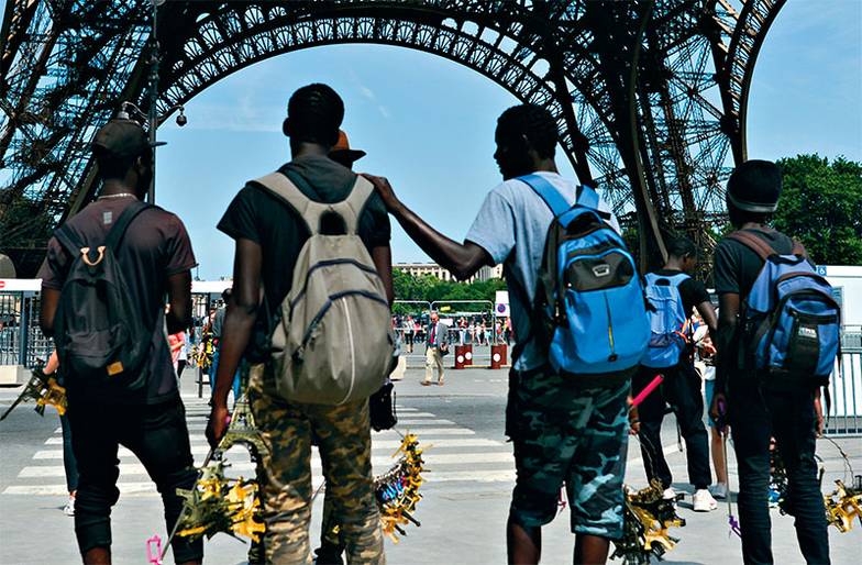 ZUMA\TASS Во Франции практика свободной миграции вызвала социальный кризис, что показывает ее несостоятельность: разумные ограничения всё-таки необходимы