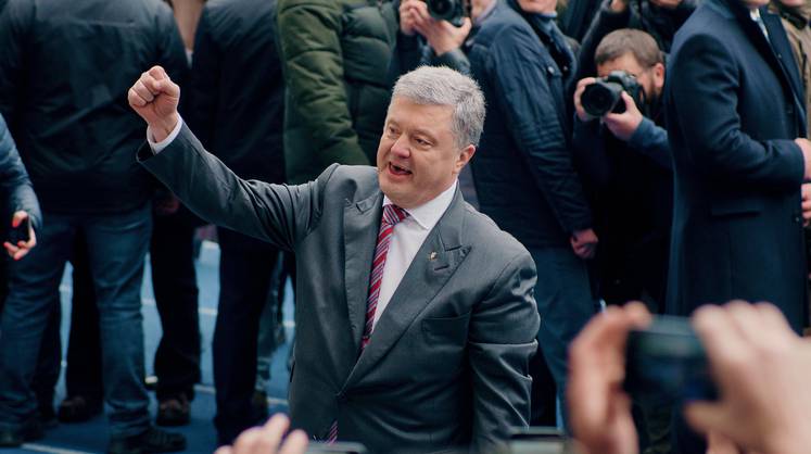 Порошенко покинул Украину после попытки правоохранителей вручить ему повестку