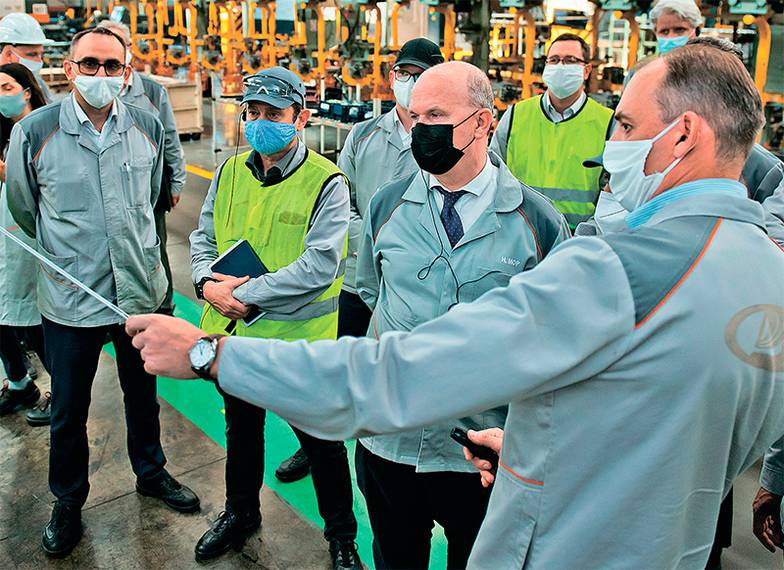 ПРЕДОСТАВЛЕНО ПРЕСС-СЛУЖБОЙ АВТОВАЗА АвтоВАЗ приступил к серьезной модернизации своих производственных мощностей в связи с планами полностью обновить модельный ряд Lada с 2023 по 2026 год (на фото: Николя Мор на главной производственной площадке АвтоВАЗа в Тольятти)