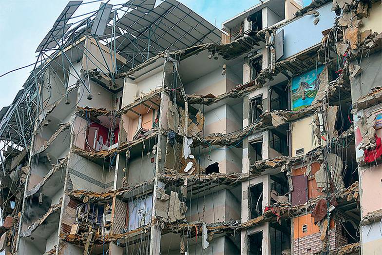 MIDDLE EAST IMAGES/ABACA Разрушенные многоэтажки Газы