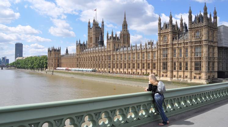 В Великобритании продолжается снижение количества смертей из-за COVID-19