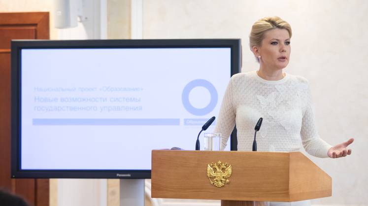 Вице-президента Сбербанка Ракову доставили на допрос в МВД