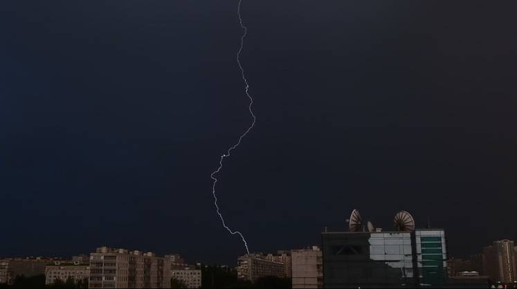 В столичном регионе во второй половине дня ожидается гроза с сильным ветром