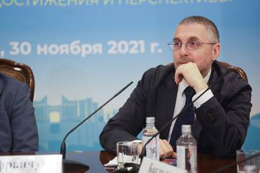 Олег Сердечников Директор Центра евроазиатских исследований МГИМО (У) МИД России Иван Сафранчук