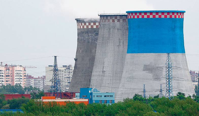 АНТОН НОВОДЕРЕЖКИН/ТАСС ТЭЦ-22 в Дзержинском неподалеку за МКАД была полностью переведена с угля на газ. Это дало Москве экологический выигрыш, но лишило город возможности работать на резервном топливе