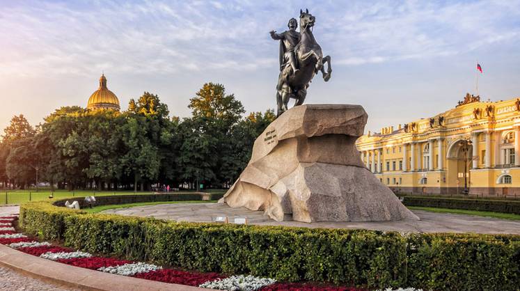 Санкт-Петербург вводит карантинные ограничения из-за коронавируса