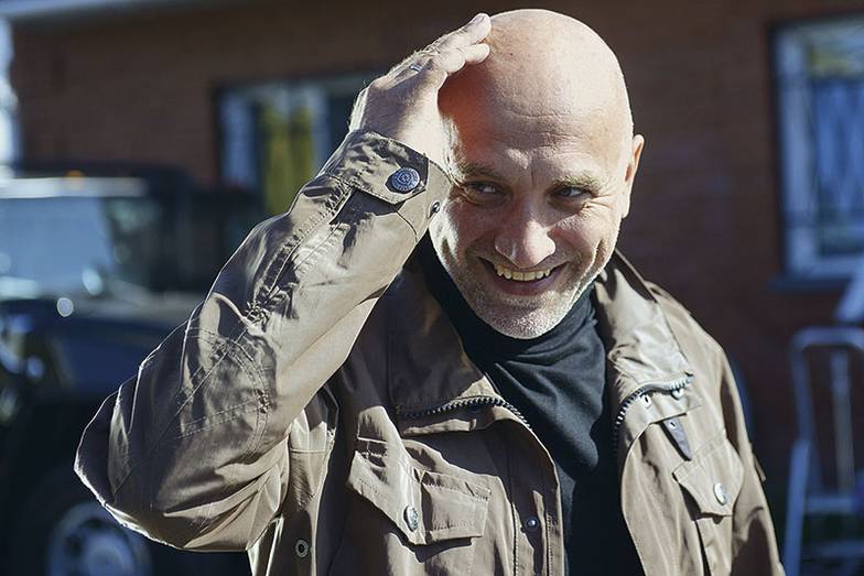 КИРИЛЛ КУХМАРЬ/ТАСС Новосибирская область. 2016 год. Захар Прилепин во время съемок фильма режиссера Петра Дикарева «Гайлер» в селе Красный Яр