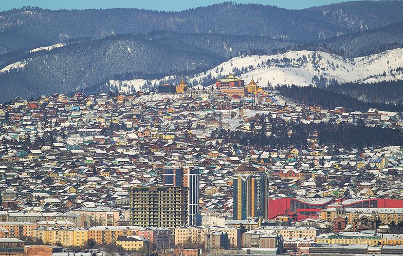 АНДРЕЙ ОГОРОДНИК/ТАСС Алексей Цыденов: «Я до этого в Улан-Удэ был только проездом. Я помню первый свой приезд. Утро. Зима. Все в дыму от печей отопления. Деревянный дымный город. Но летом он совсем другой, красивый»