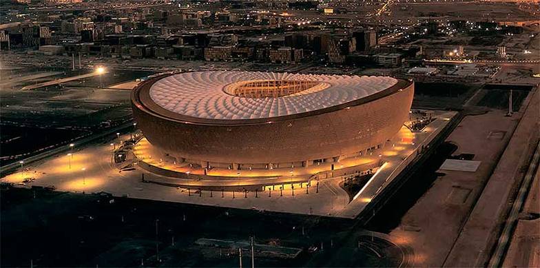 BALKIS PRESS/ABACA «Лусаил Айконик» на 80 тыс. зрителей (архитектурное бюро Foster + Partners) — флагманский стадион чемпионата мира. После соревнований арена превратится в общественный центр со школой, торговым центром и жильем