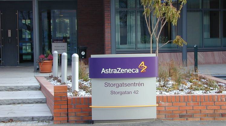 Власти Берлина приостановили прививки вакциной AstraZeneca женщин до 60 лет