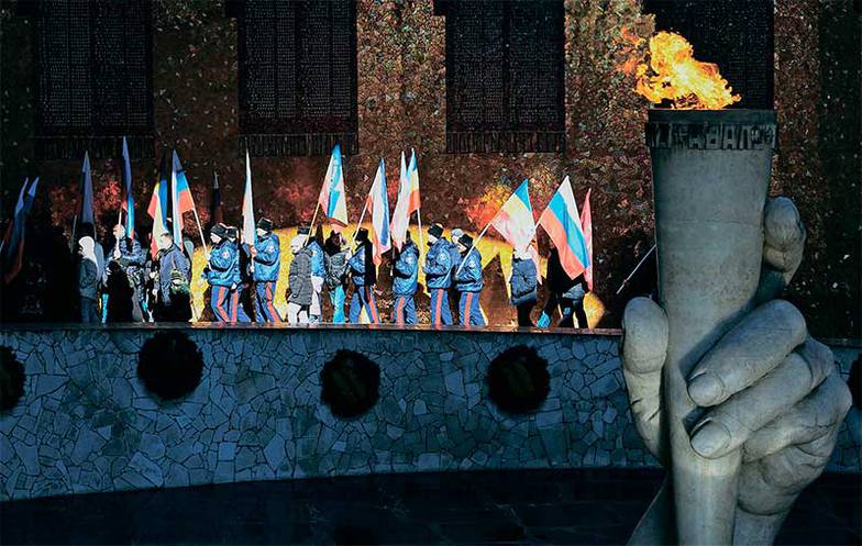 ДМИТРИЙ РОГУЛИН/ТАСС Автопробег «Своих не бросаем» в Волгограде в поддержку спецоперации на Украине