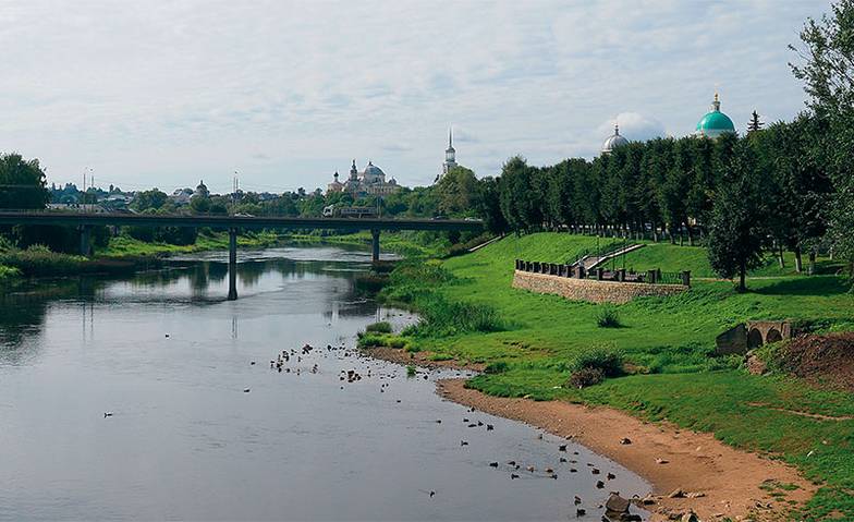 Елена Горбачева Торжок, река Тверца. Вид на Борисоглебский собор