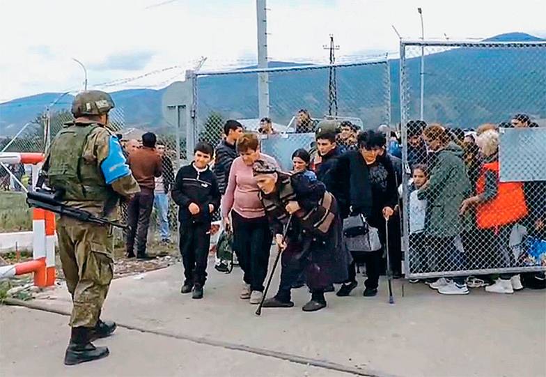 TASS Эвакуация мирного населения Нагорного Карабаха российским миротворческим контингентом