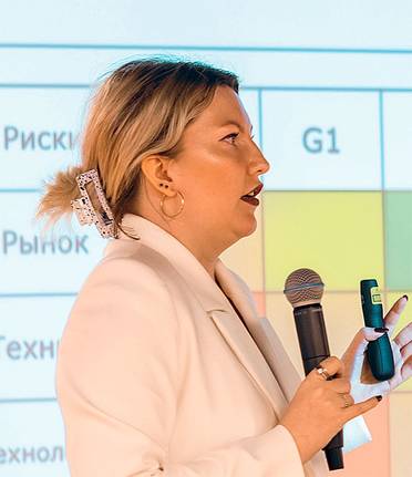 ИЗ ЛИЧНОГО АРХИВА Екатерина Федорова, заместитель директора инсти- тута № 14 «Передовая инженерная школа» МАИ: «Мы разработали принципиально новое образова- тельное содержание, провели аудит авиационных производственных проектов и выделили типовые ошибки в программном управлении»