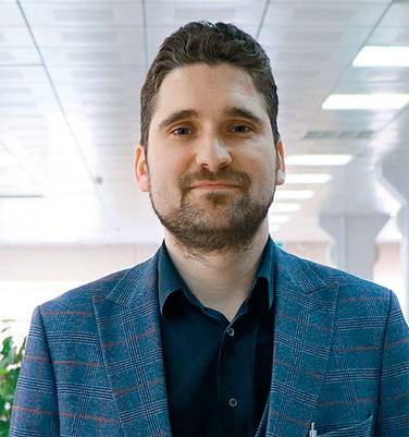 ИЗ ЛИЧНОГО АРХИВА Юрий Титов, начальник управления дополнитель- ного образования Омского ГТУ: «Мы уже обучили 37 линейных руководителей АО “Омскэлектро” по программе “Применение технологии ИИ в территориально-сетевых организациях”»