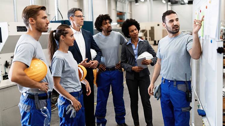 Авито Работа: сфера промышленности — лидер рейтинга вакансий  с переобучением