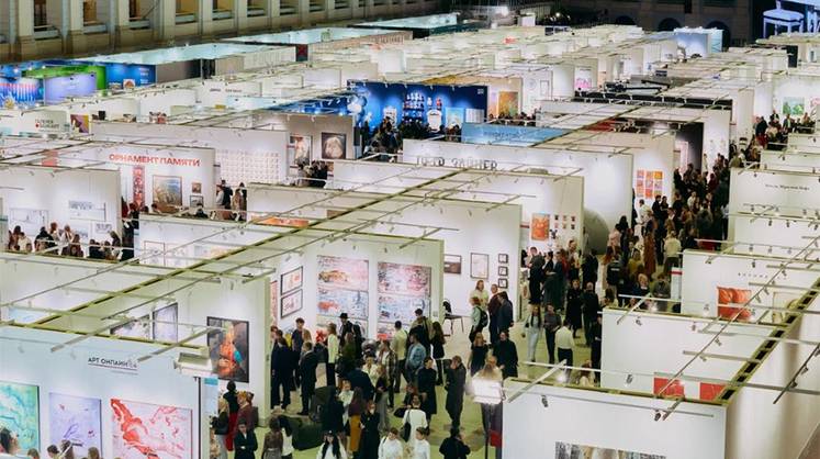 Ярмарка современного искусства «Арт Россия» открылась в Гостином дворе