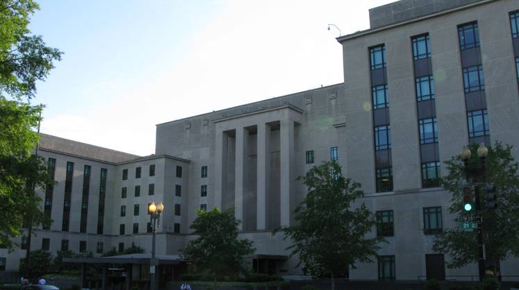 Госдеп: США будут сотрудничать с Россией и наказывать ее