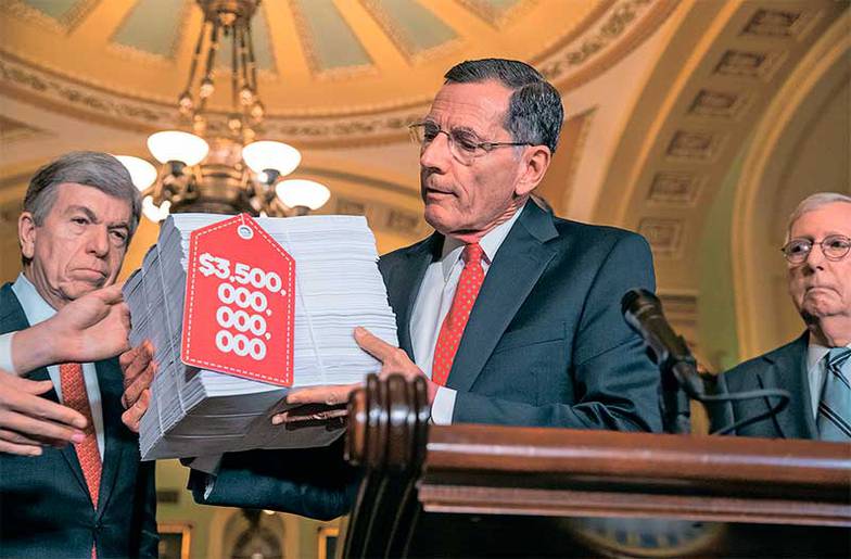  Члены Конгресса США демонстрируют папку документов Build Back Better («Отстроим заново и лучше»)