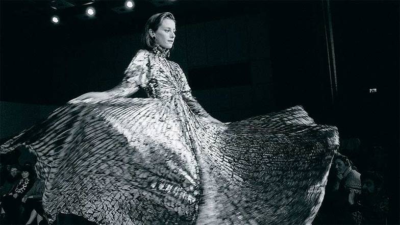 АЛЕКСАНДР СТЕШАНОВ, КОЛЛЕКЦИЯ МУЛЬТИМЕДИА АРТ МУЗЕЯ, МОСКВА Показ моделей одежды Вячеслава Зай цева в Общесоюзном Доме моделей на Кузнецком мосту. г. Москва. 1965 г.