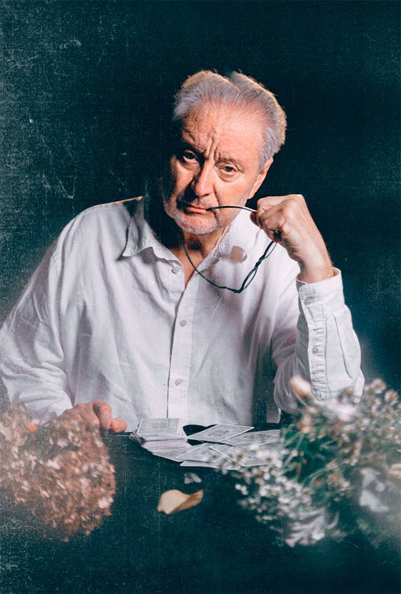 ПРЕСС-СЛУЖБА ТЕАТРА НАЦИЙ Одну из ролей в спектакле Данилы Чащина «Последнее лето» (Театр Наций) играет Вениамин Смехов