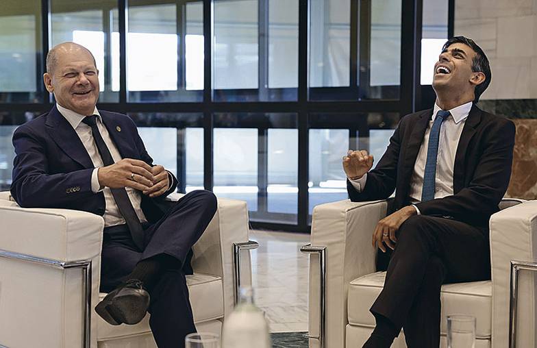 AP/TASS/THOMAS COEX; AP PHOTO/FERMIN RODRIGUEZ Канцлер Германии Олаф Шольц и премьер-министр Великобритании Риши Сунак