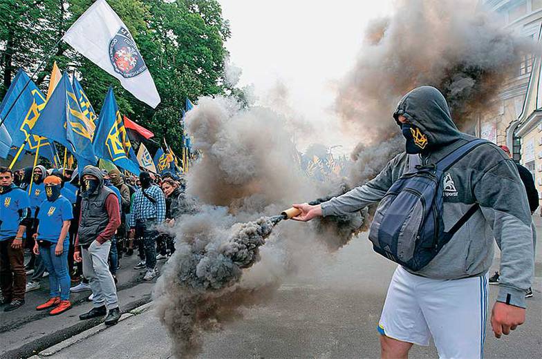 SERG GLOVNY VIA ZUMA WIRE Пикет активистов батальона «Азов» против выборов в Донбассе проходит в Киеве