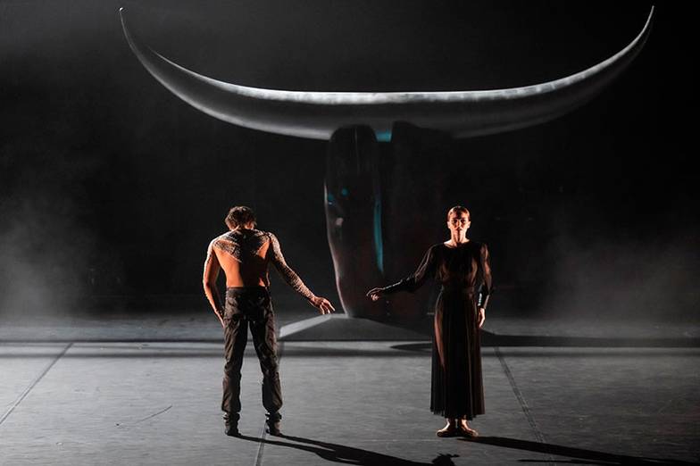 MUZARTS, БАТЫР АННАДУРДЫЕВ Балетная программа «Лабиринт» включает в себя три одноактных спектакля: «Сияние», «Нерв» и «Минотавр»