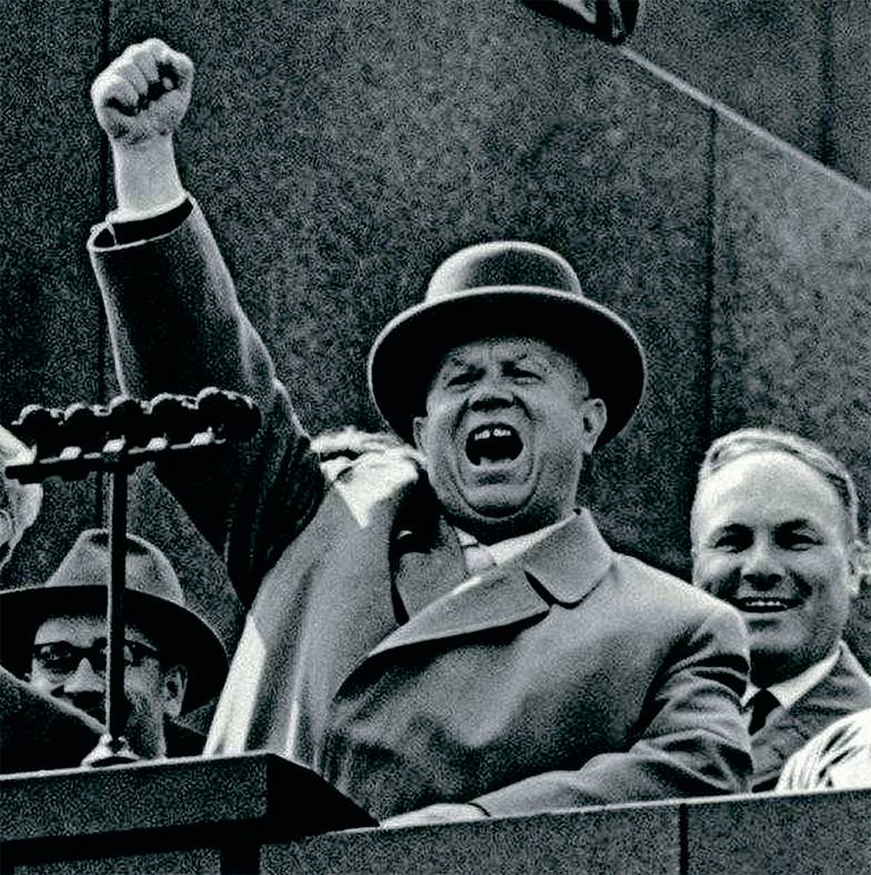  Хрущев на трибуне Мавзолея. 1961 г.