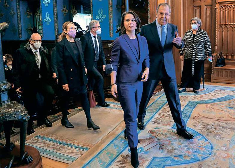 ПРЕСС-СЛУЖБА МИД РФ/ТАСС Встреча глав МИД РФ Сергей Лаврова и ФРГ Анналены Бербок в Москве военных гарантий (18 января 2022 .)