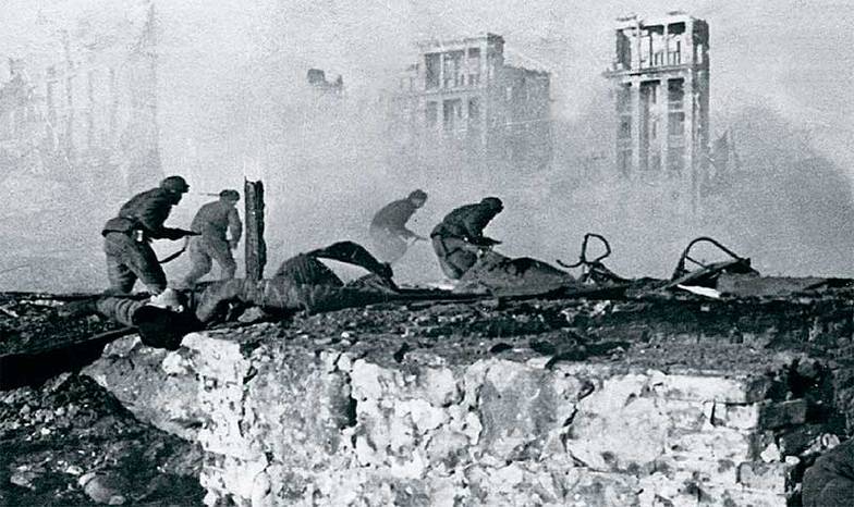  Близость к противнику давала возможность скрытно подобраться к нему на дистанцию броска гранаты и добивать огневую точку с помощью холодного или стрелкового оружия