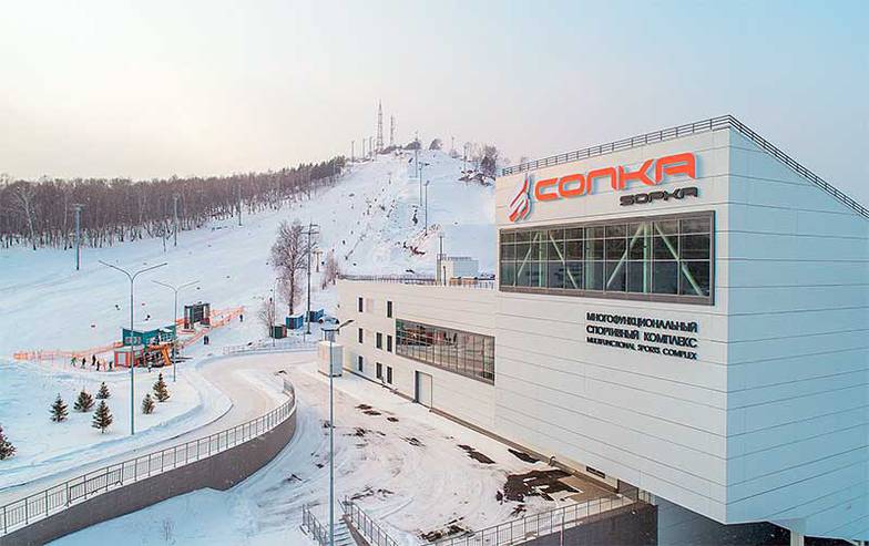 АРТЕМ ЛЕНЦ/ТАСС Средний класс Сибири любит горные лыжи не меньше французов. Николаевская сопка